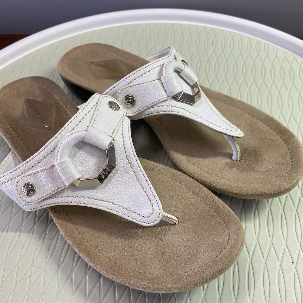 St. John's Bay White Womens‎  Strap Faux Leather Cushion Sandals Sz.7 Toe Ring